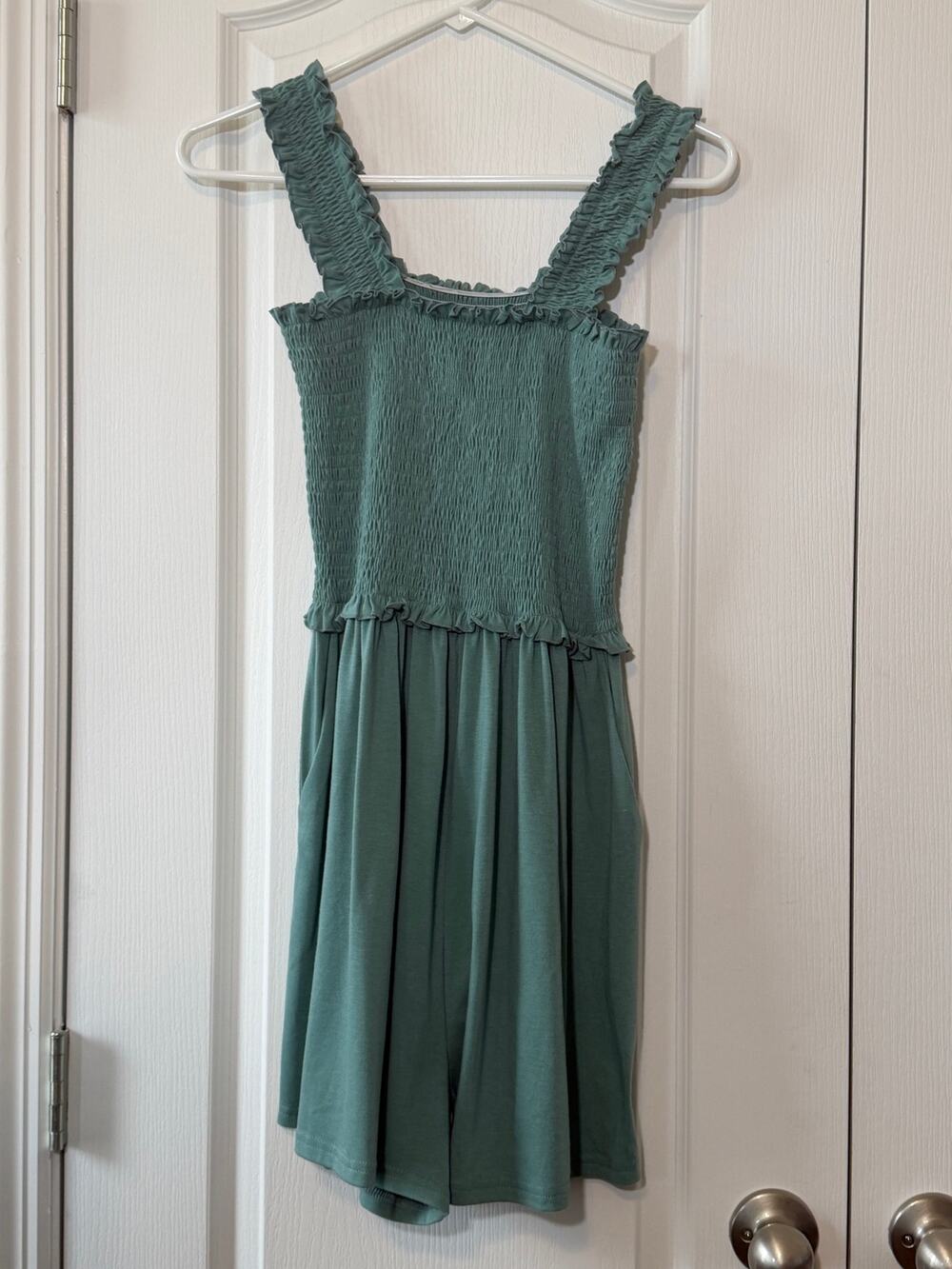 Woman’s Casual Sage Green Smocked Jumpsuit Ruffle Sleeveless Romper Sz Medium